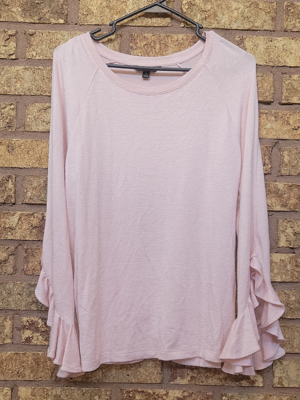 Banana Republic Light Pink Ruffle Cuff Long Sleeve Top Size Medium Stretch